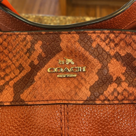 SALE~~***PRICE DROP***  EUC COACH BAG - Picture 5 of 11
